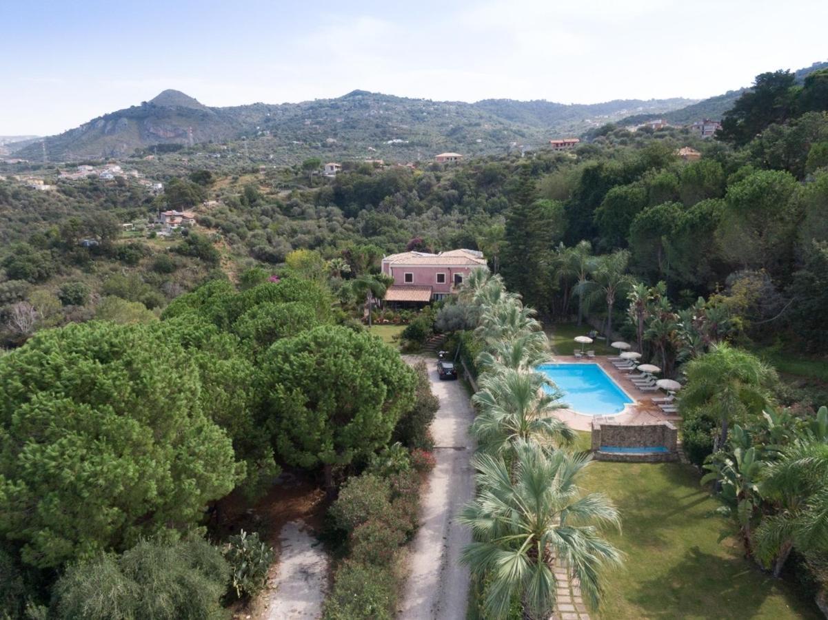 Agriturismo Villa Luca SantʼAgata di Militello Exteriör bild