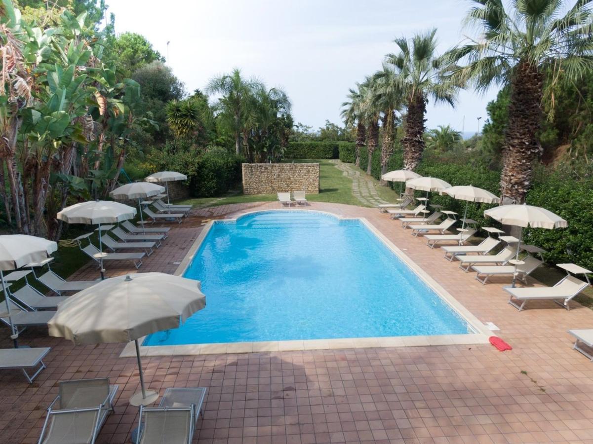 Agriturismo Villa Luca SantʼAgata di Militello Exteriör bild