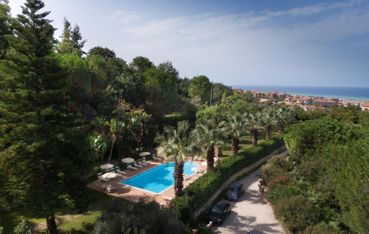 Agriturismo Villa Luca SantʼAgata di Militello Exteriör bild