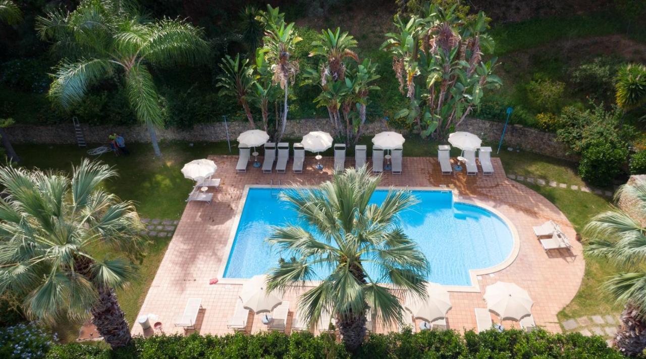 Agriturismo Villa Luca SantʼAgata di Militello Exteriör bild