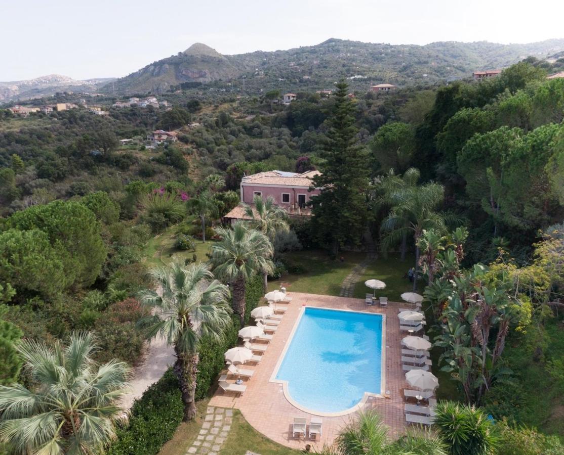 Agriturismo Villa Luca SantʼAgata di Militello Exteriör bild