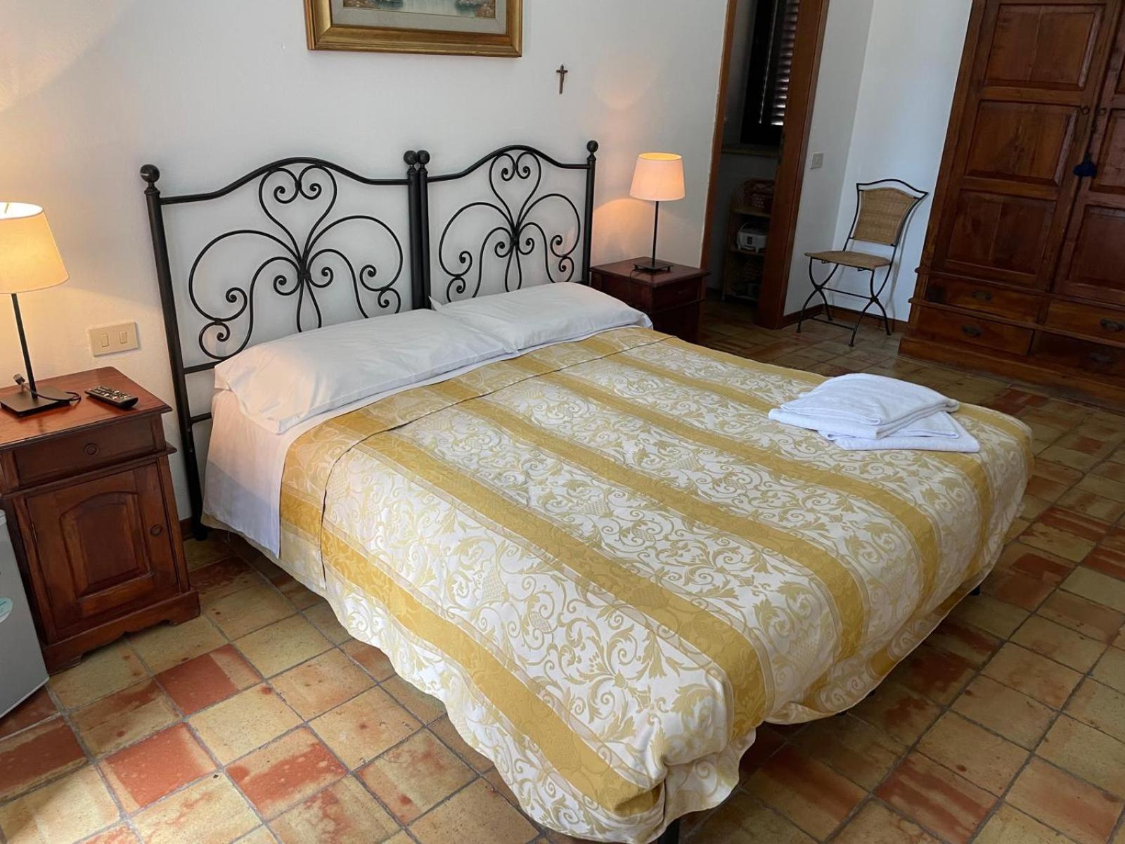 Agriturismo Villa Luca SantʼAgata di Militello Exteriör bild
